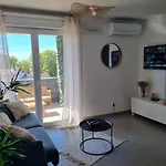 L\'Appartement Ensoleille, Wifi-Clim-Gare-Terrasse